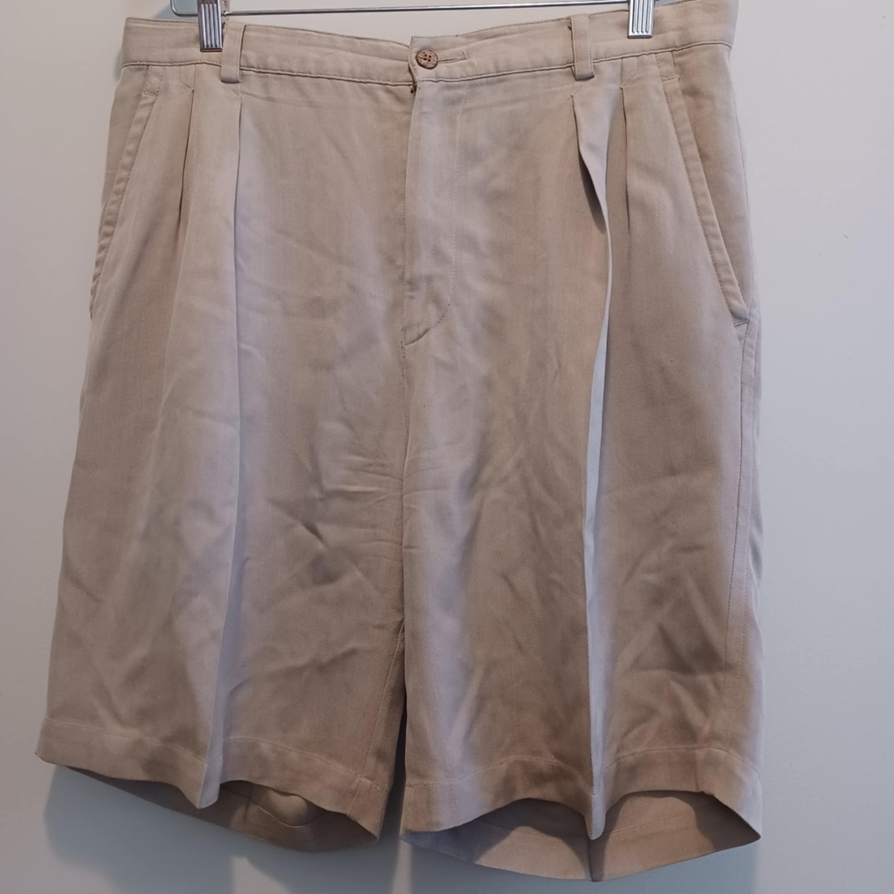 Tommy Bahama Shorts 100% Silk Men's Size 34 Tan Beige Pleated Beach Golf Summer - Picture 1 of 9